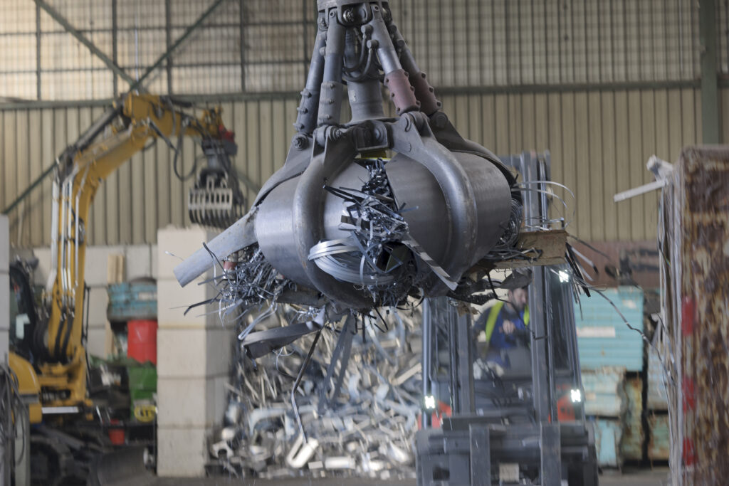 El reciclaje de metales en Colombia es una práctica vital para proteger el medio ambiente y la economía del país.