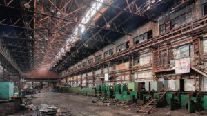 El desmantelamiento de edificios y bodegas es una oportunidad valiosa para comprar chatarra y promover prácticas sostenibles en la industria de la construcción