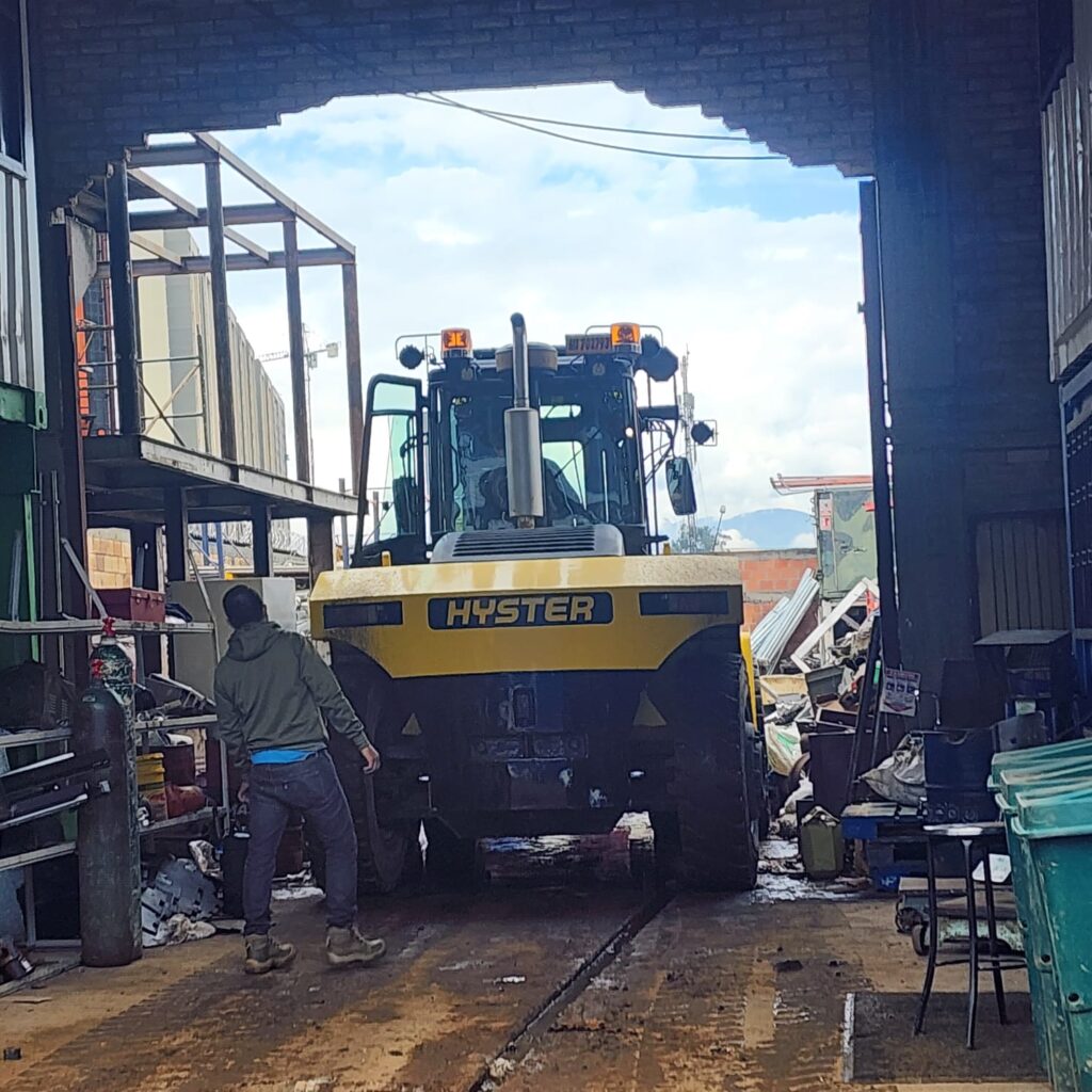 La venta de chatarra Bogotá es más que una transacción: es una acción con impacto ambiental, social y económico. En Depósito Gaitán estamos listos para acompañarte en cada paso. Desde la orientación inicial hasta la recepción de tus materiales, te ofrecemos un servicio completo y confiable.
